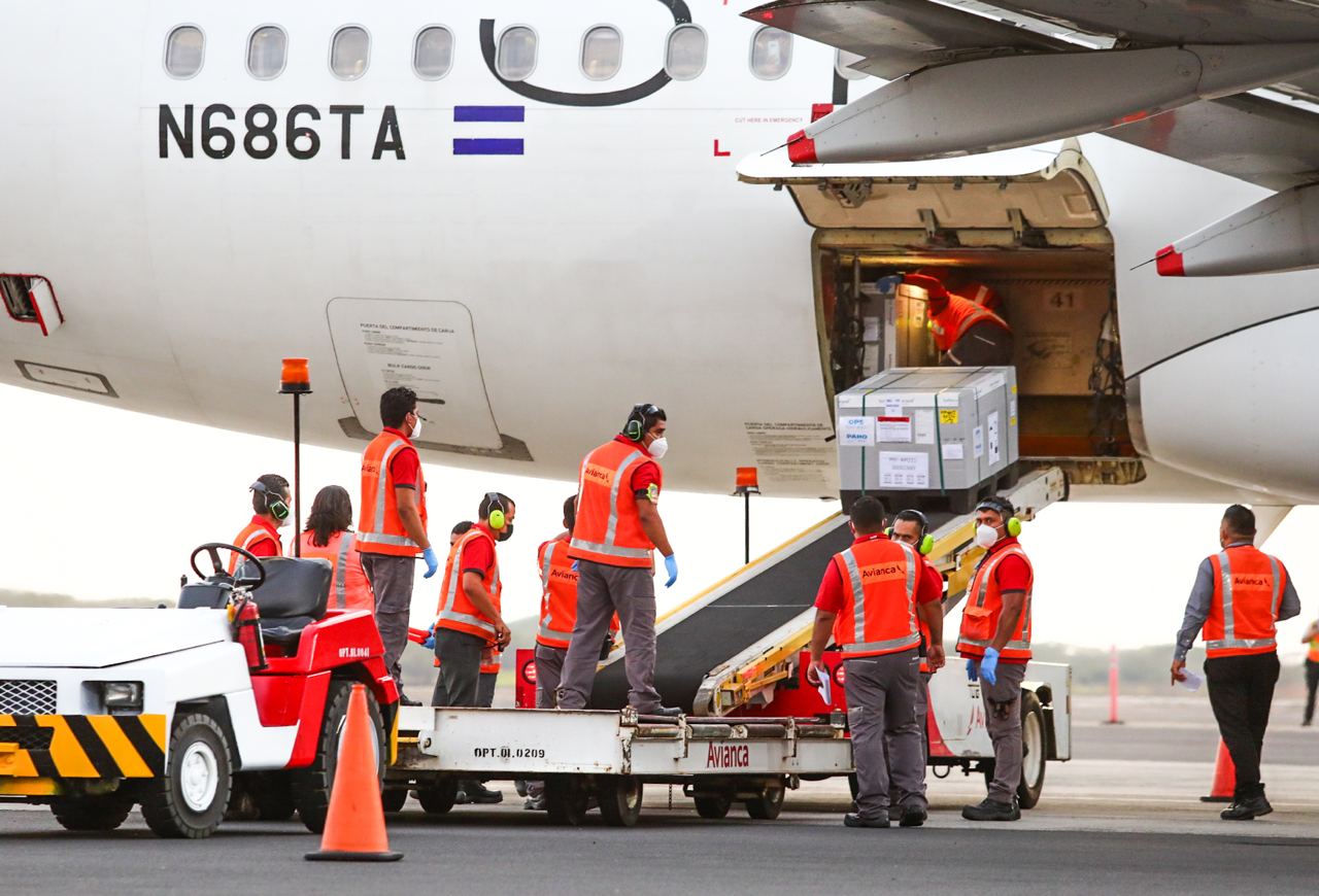 Llega a El Salvador lote de 33,600 dosis contra COVID19, del programa COVAX llega-a-el-salvador-lote-de-33600-dosis-contra-covid19-del-programa-covax